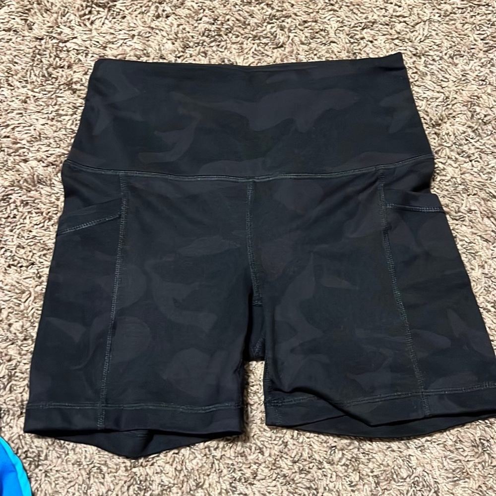 Spandex shorts with pockets